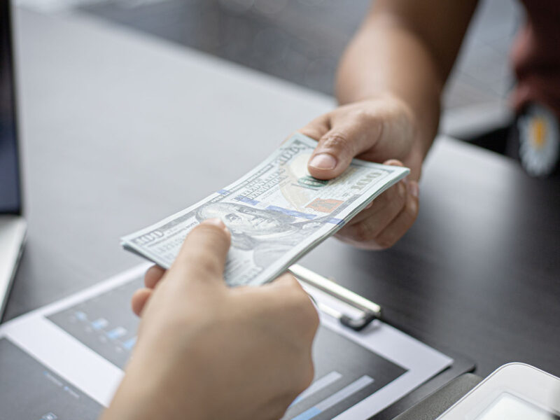 Como Tirar Dinheiro do País de Forma Legal e Eficiente