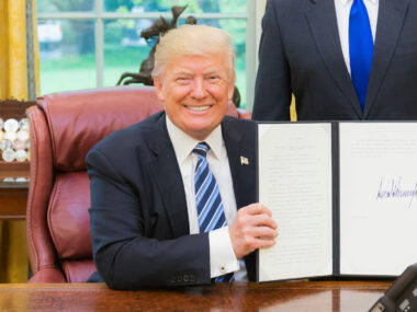 Nova Ordem de Trump Abre Portas para Investimentos em Cripto nos 401(k)s